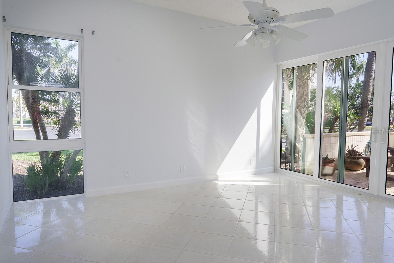 Image 10 of 42 For 7400 Sun Island Drive S 111