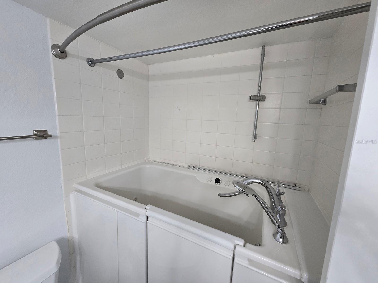 Image 21 of 42 For 7400 Sun Island Drive S 111