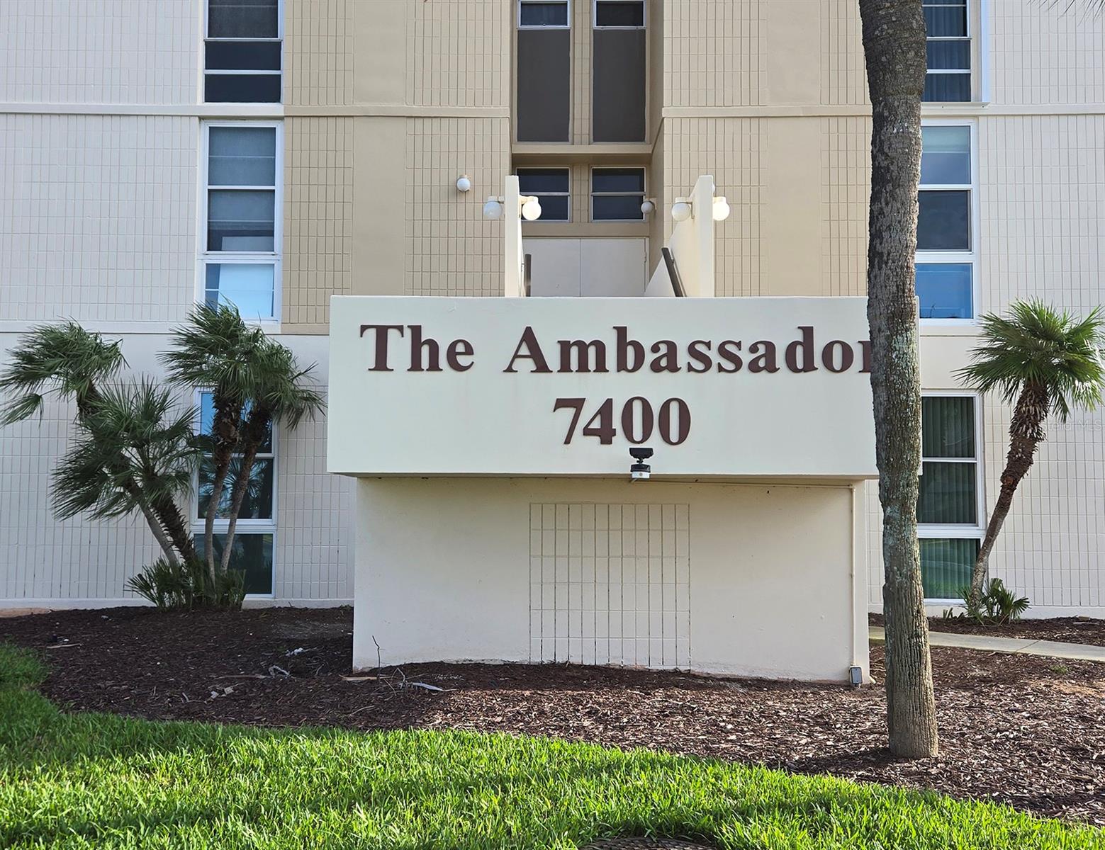 Image 3 of 42 For 7400 Sun Island Drive S 111