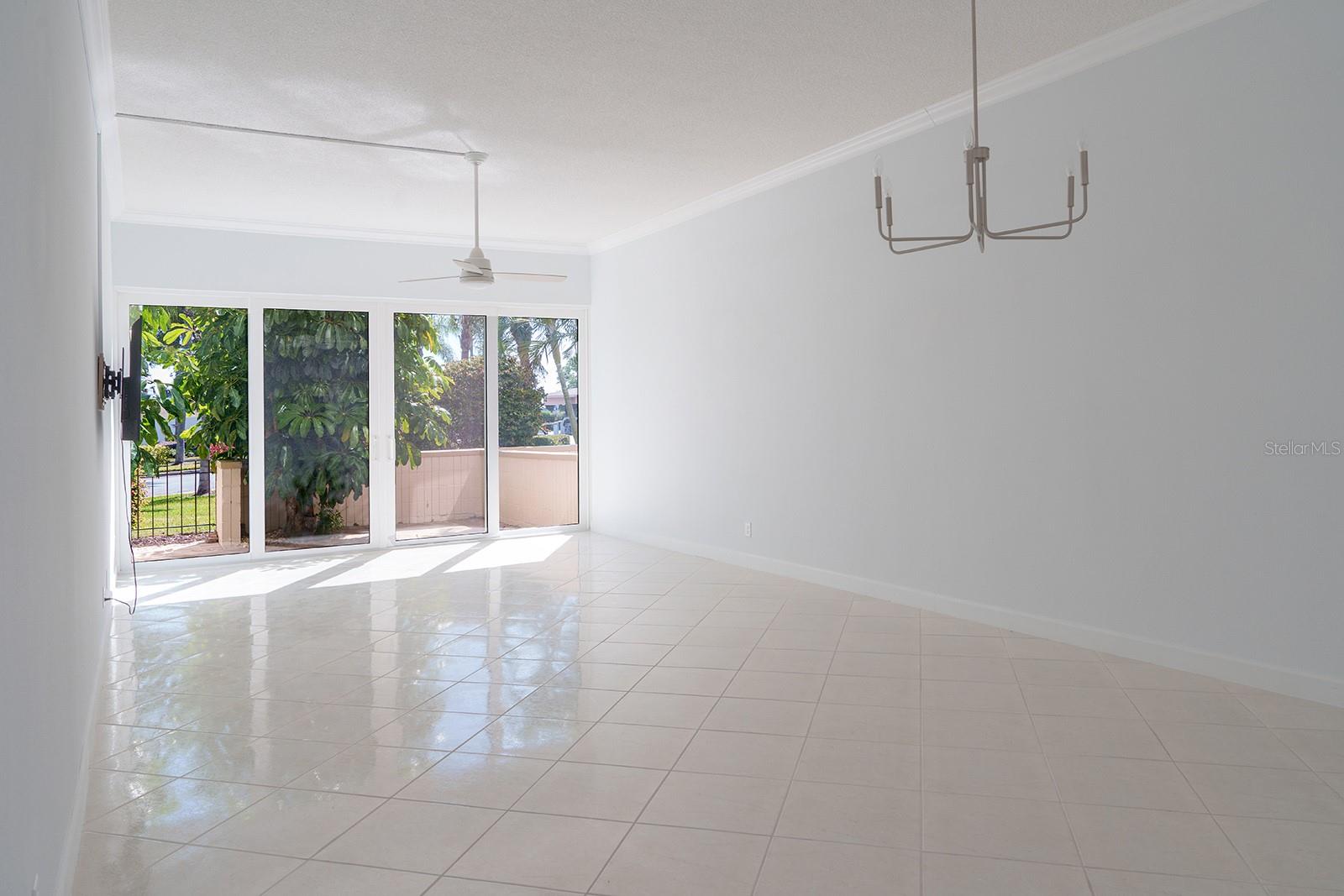 Image 7 of 42 For 7400 Sun Island Drive S 111