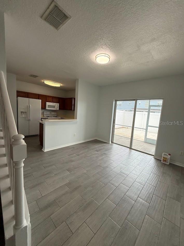 Listing photo id 4 for 1567 Blue Magnolia Road