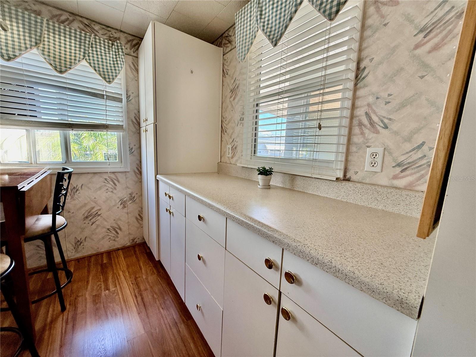 Listing photo id 16 for 651 54th Lane S 14