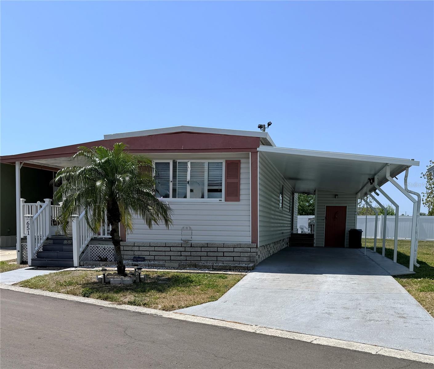 Listing photo id 0 for 651 54th Lane S 14