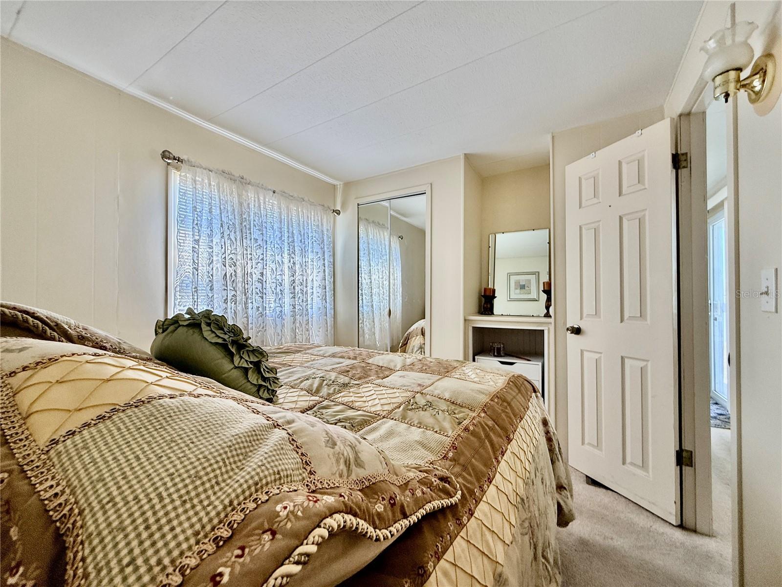 Listing photo id 20 for 651 54th Lane S 14