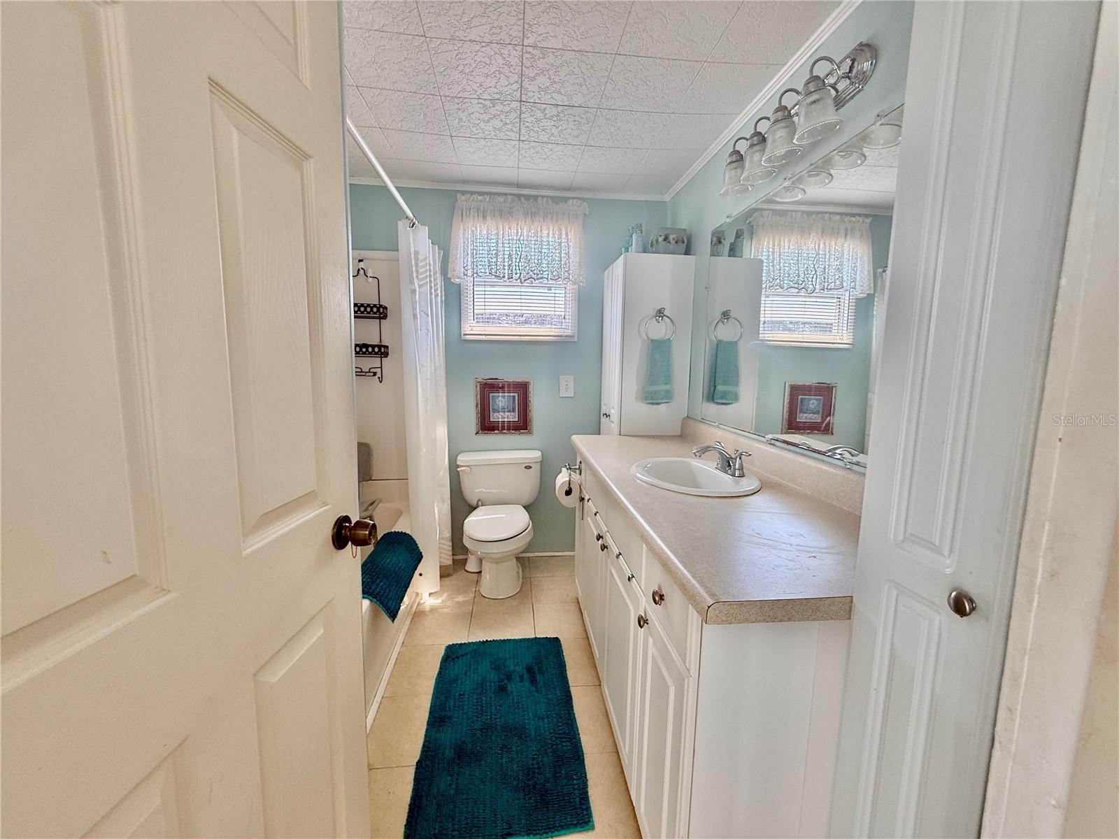 Listing photo id 23 for 651 54th Lane S 14