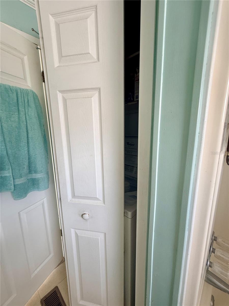 Listing photo id 24 for 651 54th Lane S 14