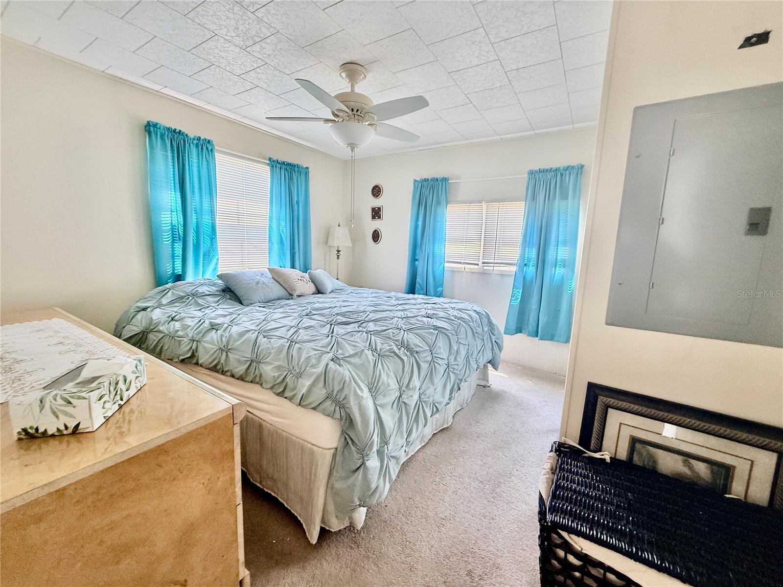 Listing photo id 26 for 651 54th Lane S 14