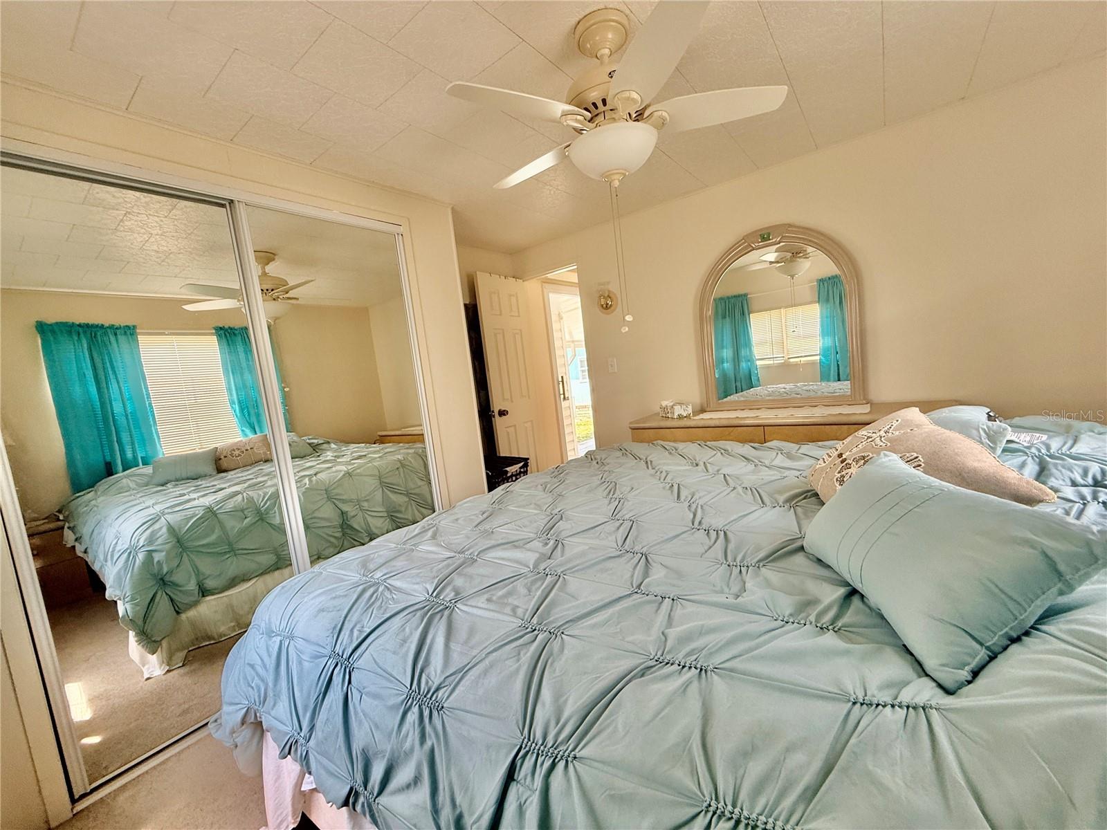 Listing photo id 27 for 651 54th Lane S 14