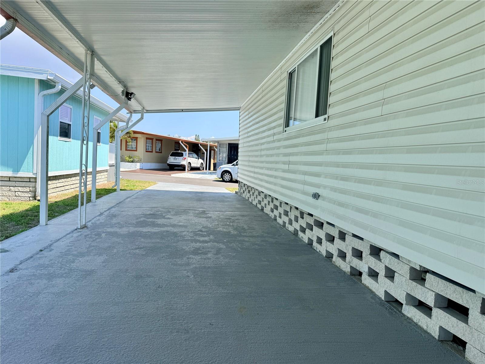 Listing photo id 2 for 651 54th Lane S 14