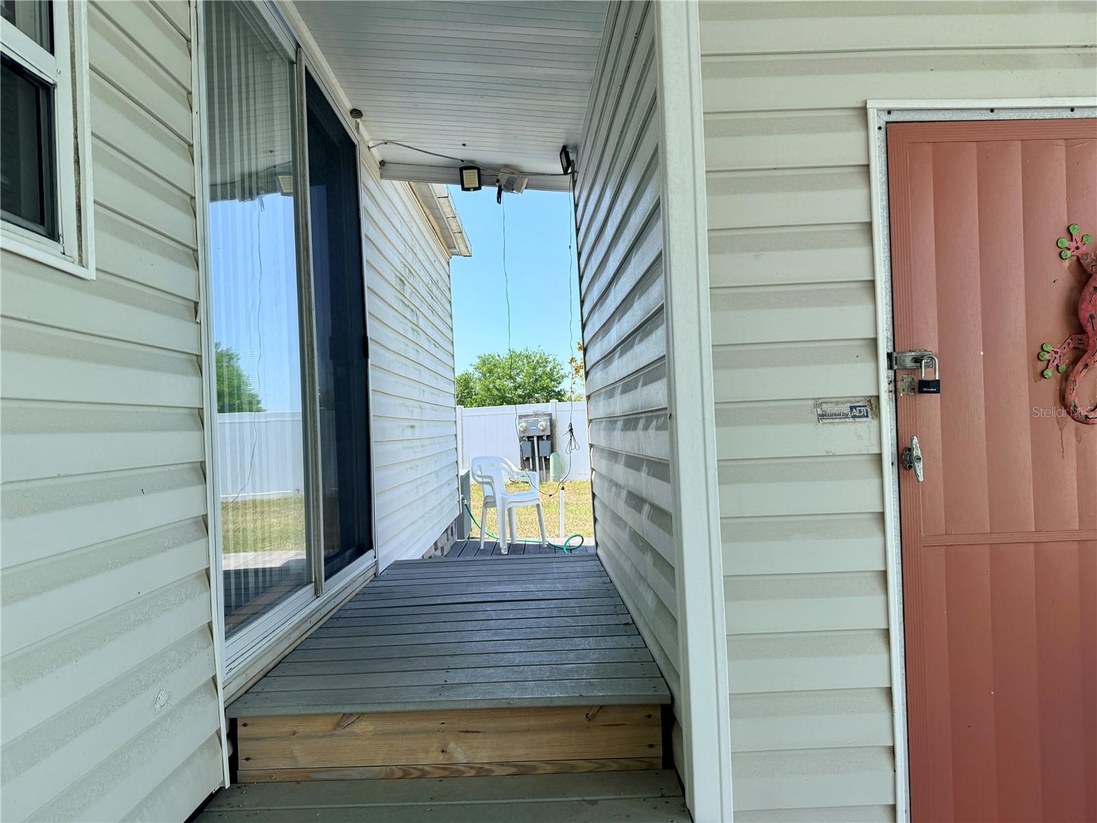 Listing photo id 3 for 651 54th Lane S 14