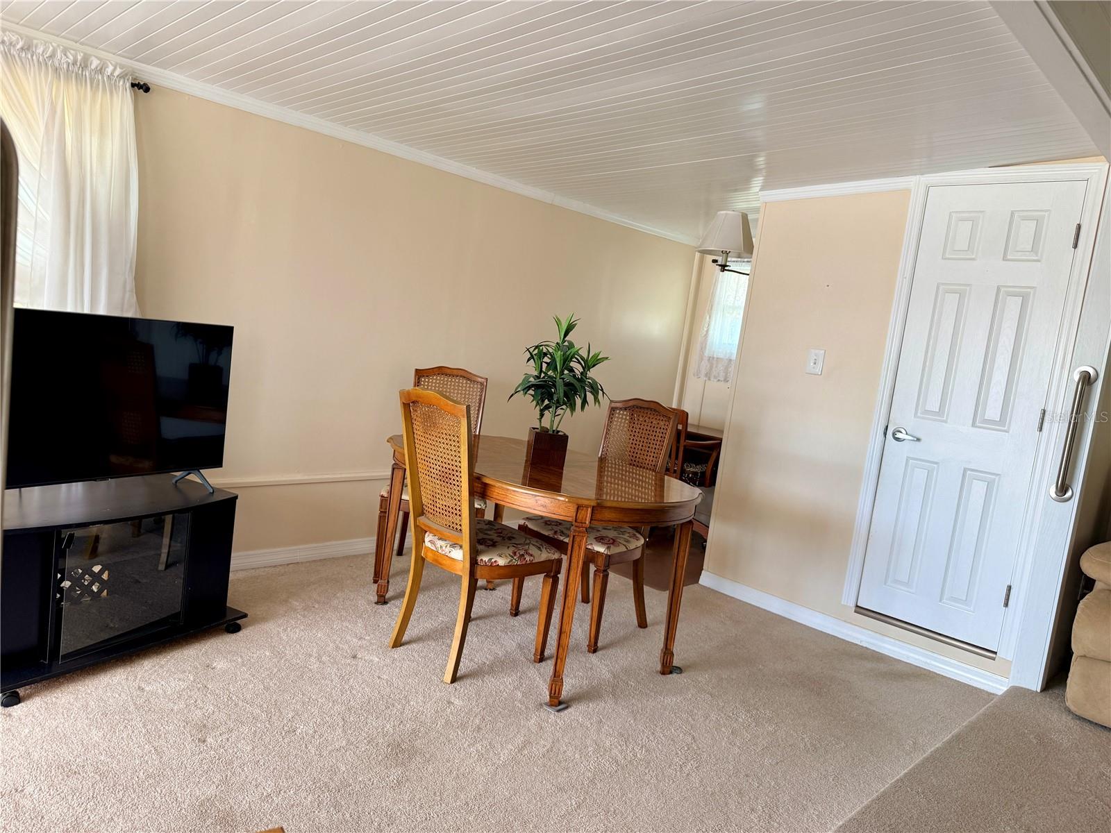 Listing photo id 6 for 651 54th Lane S 14