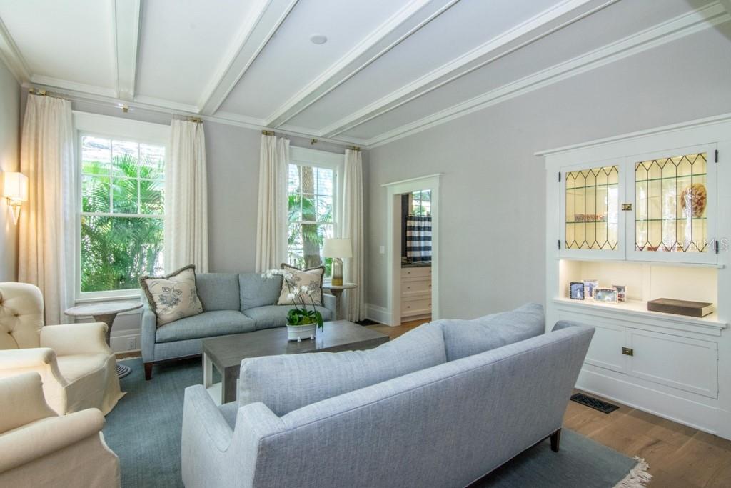 Image 11 of 68 For 908 Dakota Avenue