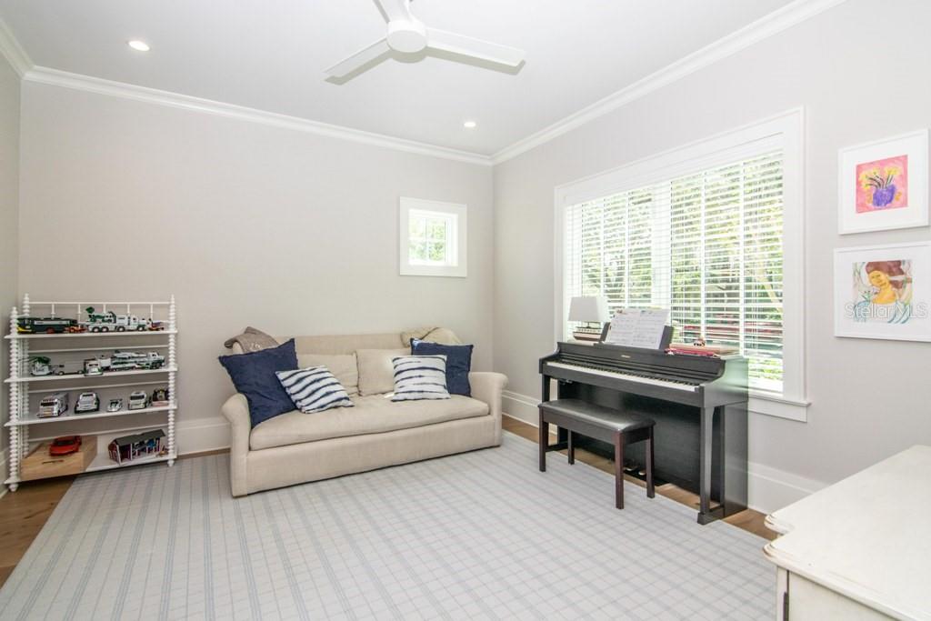 Image 29 of 68 For 908 Dakota Avenue