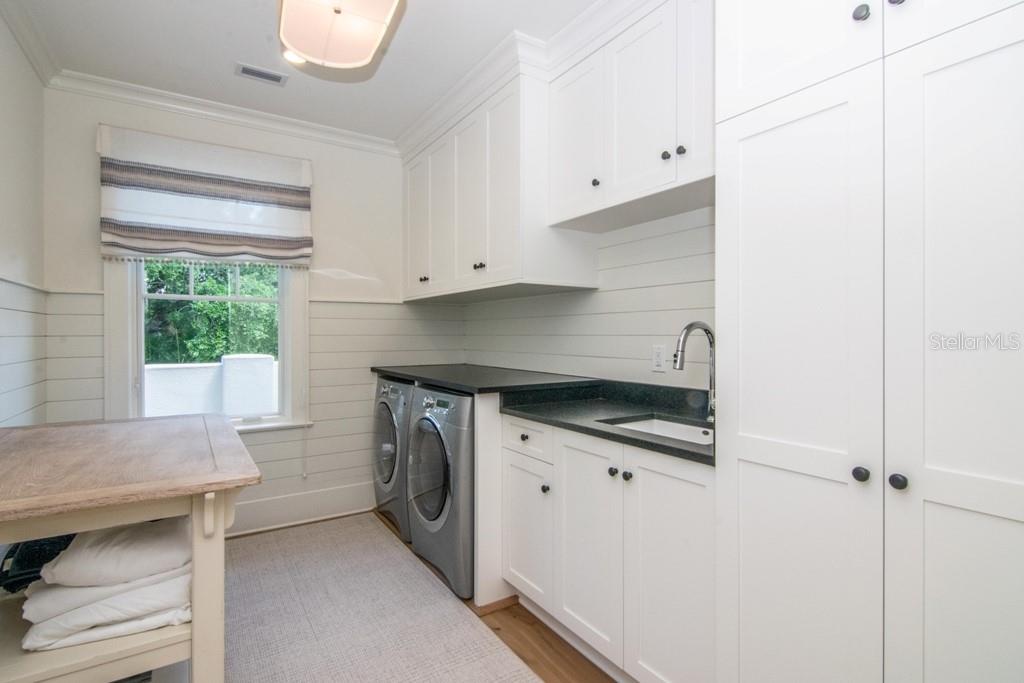 Image 30 of 68 For 908 Dakota Avenue