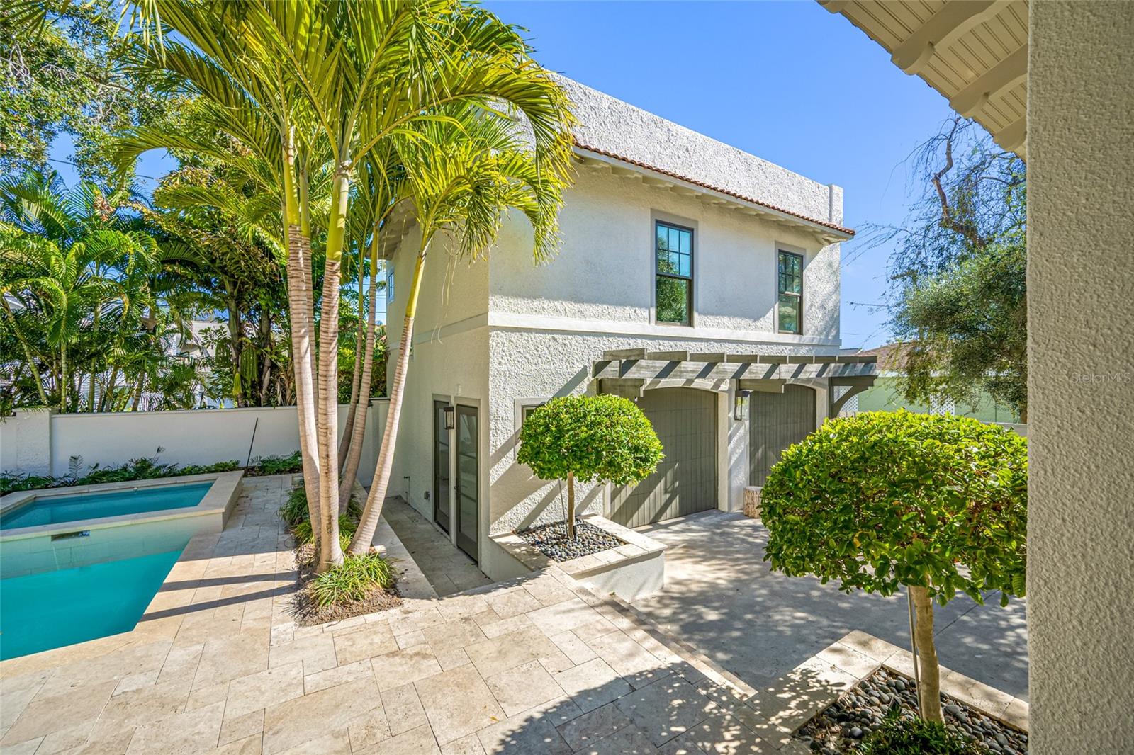 Image 45 of 68 For 908 Dakota Avenue