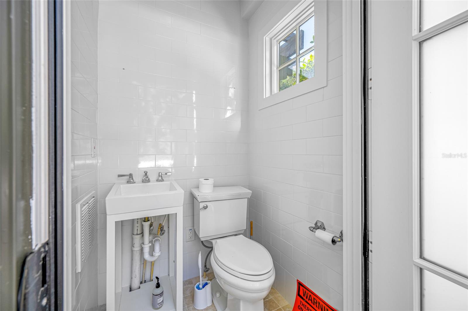 Image 49 of 68 For 908 Dakota Avenue