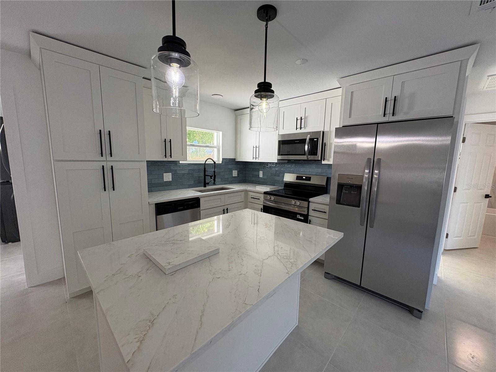 Image 3 of 20 For 800 Saint Petersburg Drive W