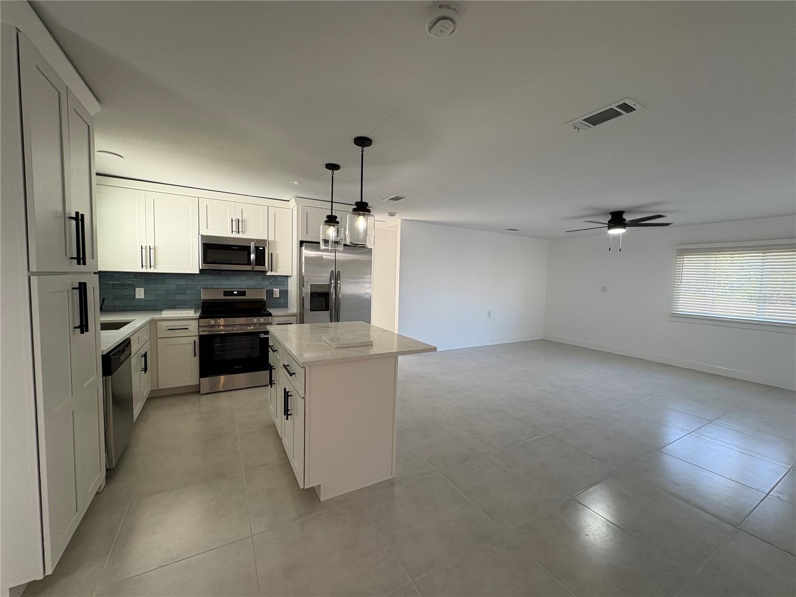 Image 5 of 20 For 800 Saint Petersburg Drive W