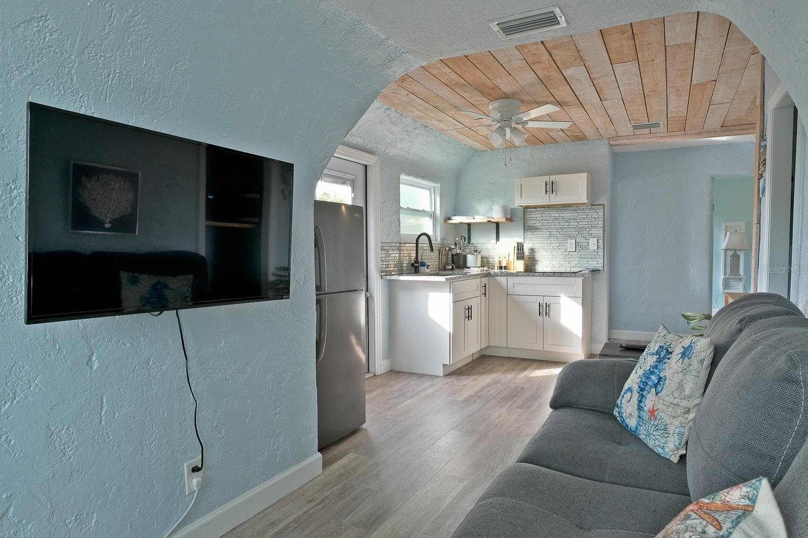 Image 8 of 10 For 7001 Gulf Boulevard Apt 2