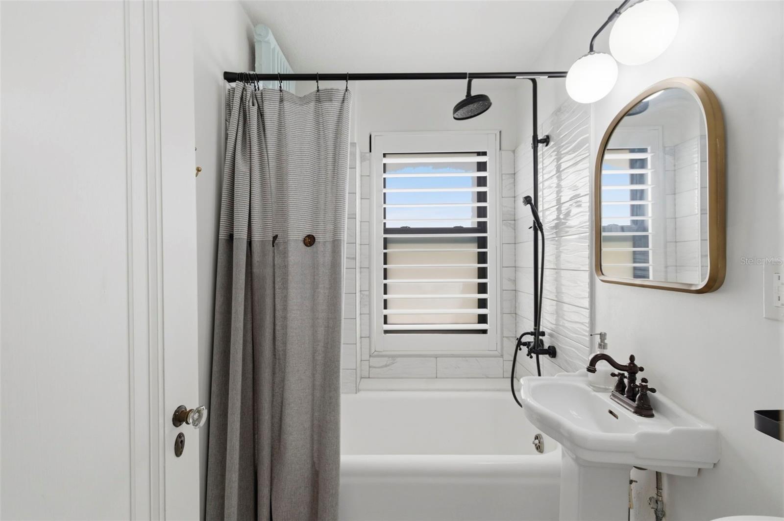 Image 28 of 47 For 130 4th Avenue N 106