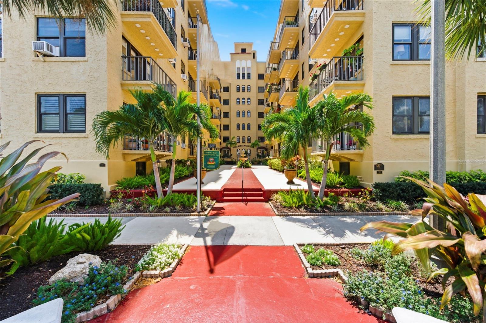 Image 33 of 47 For 130 4th Avenue N 106