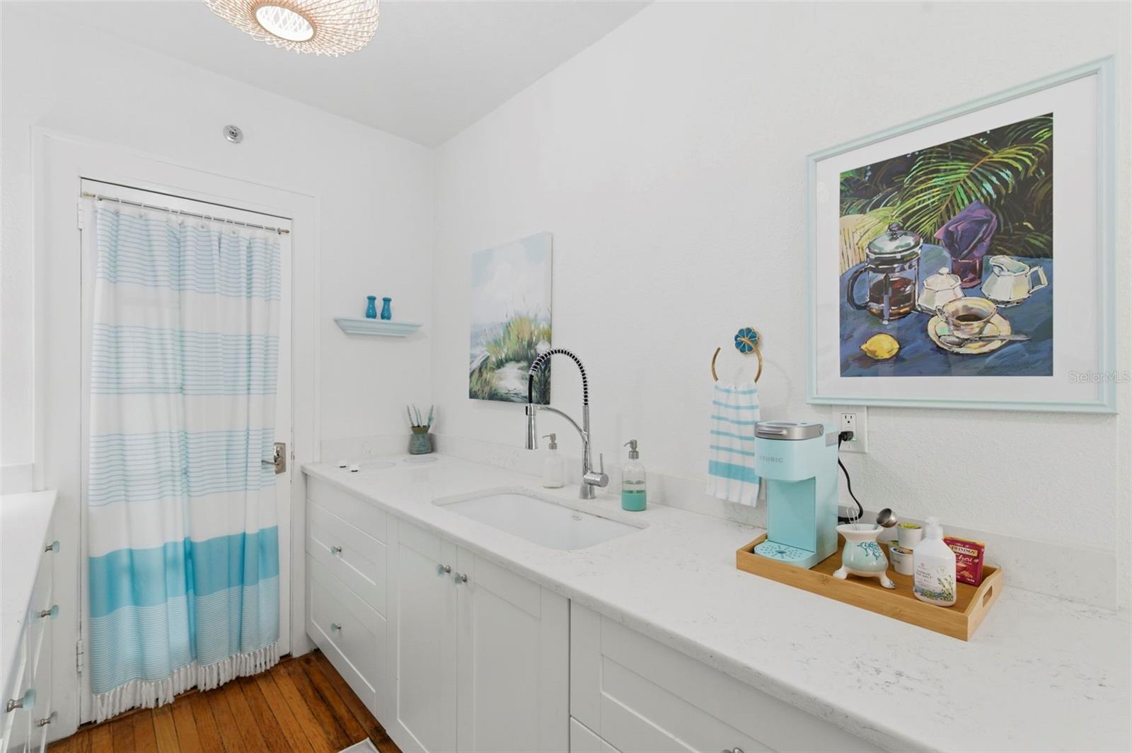 Image 6 of 47 For 130 4th Avenue N 106