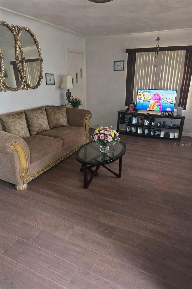 Image 9 of 15 For 746 38th Avenue S