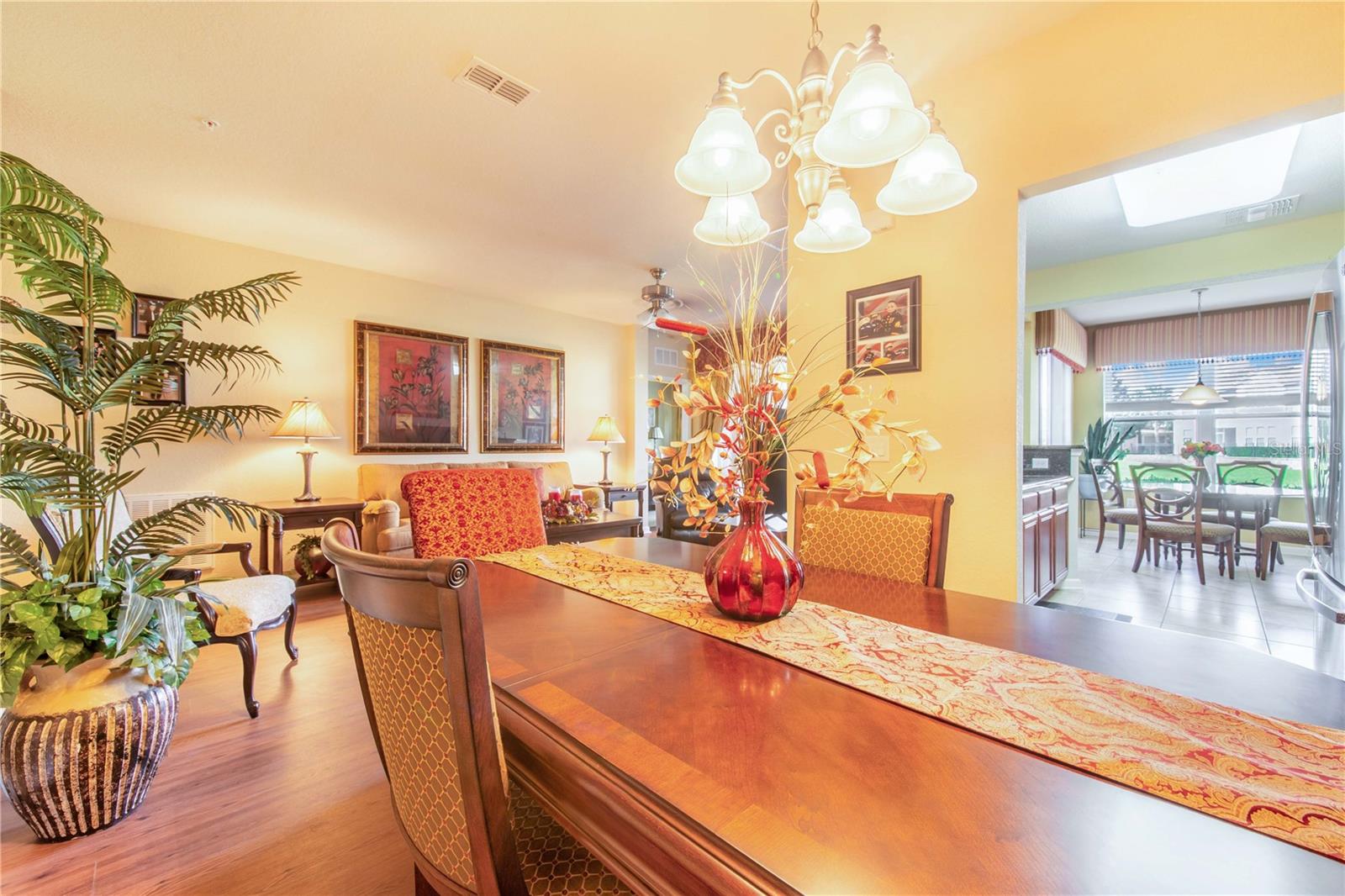 Listing photo id 14 for 1206 Romani Avenue