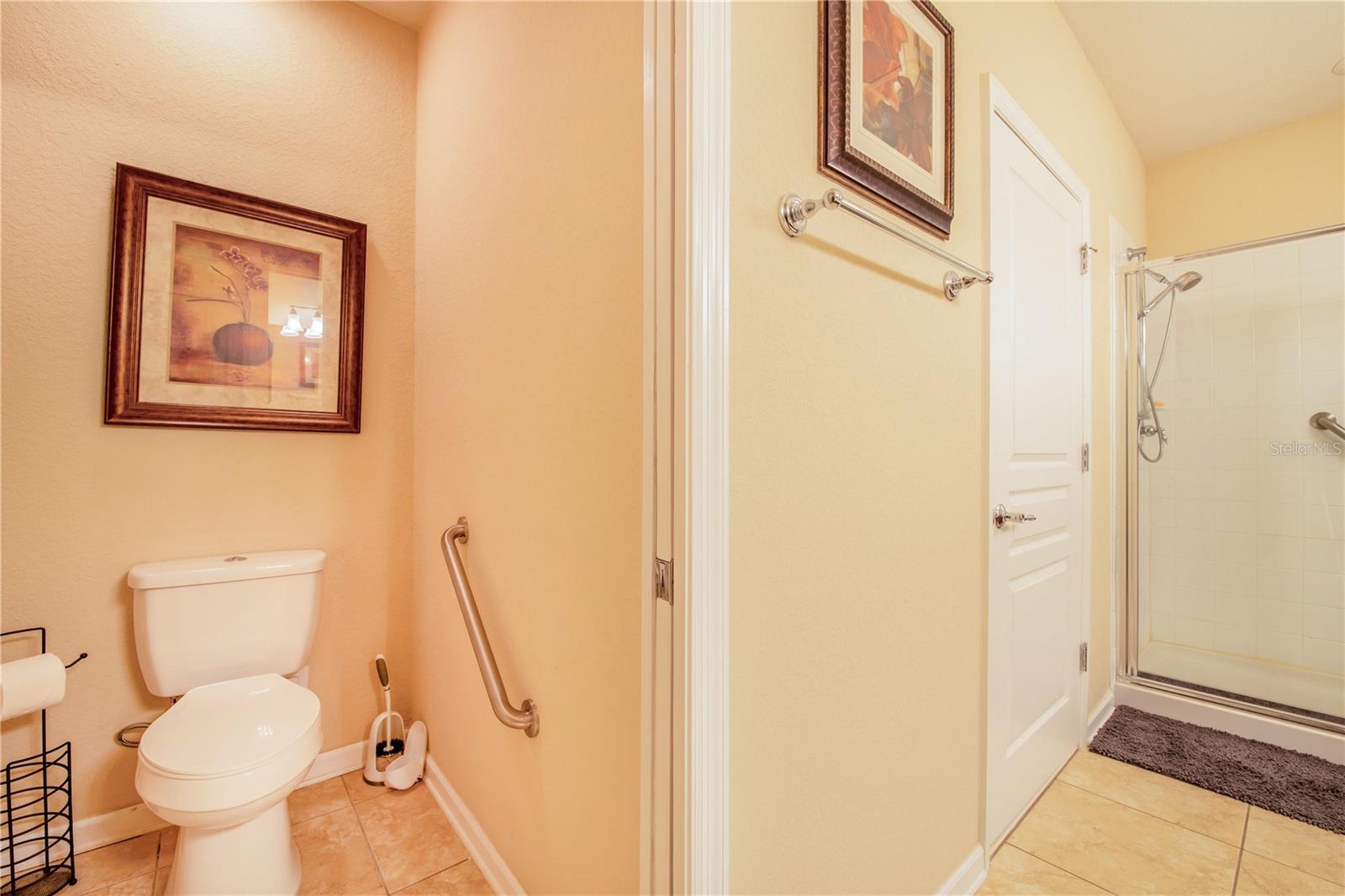 Listing photo id 19 for 1206 Romani Avenue