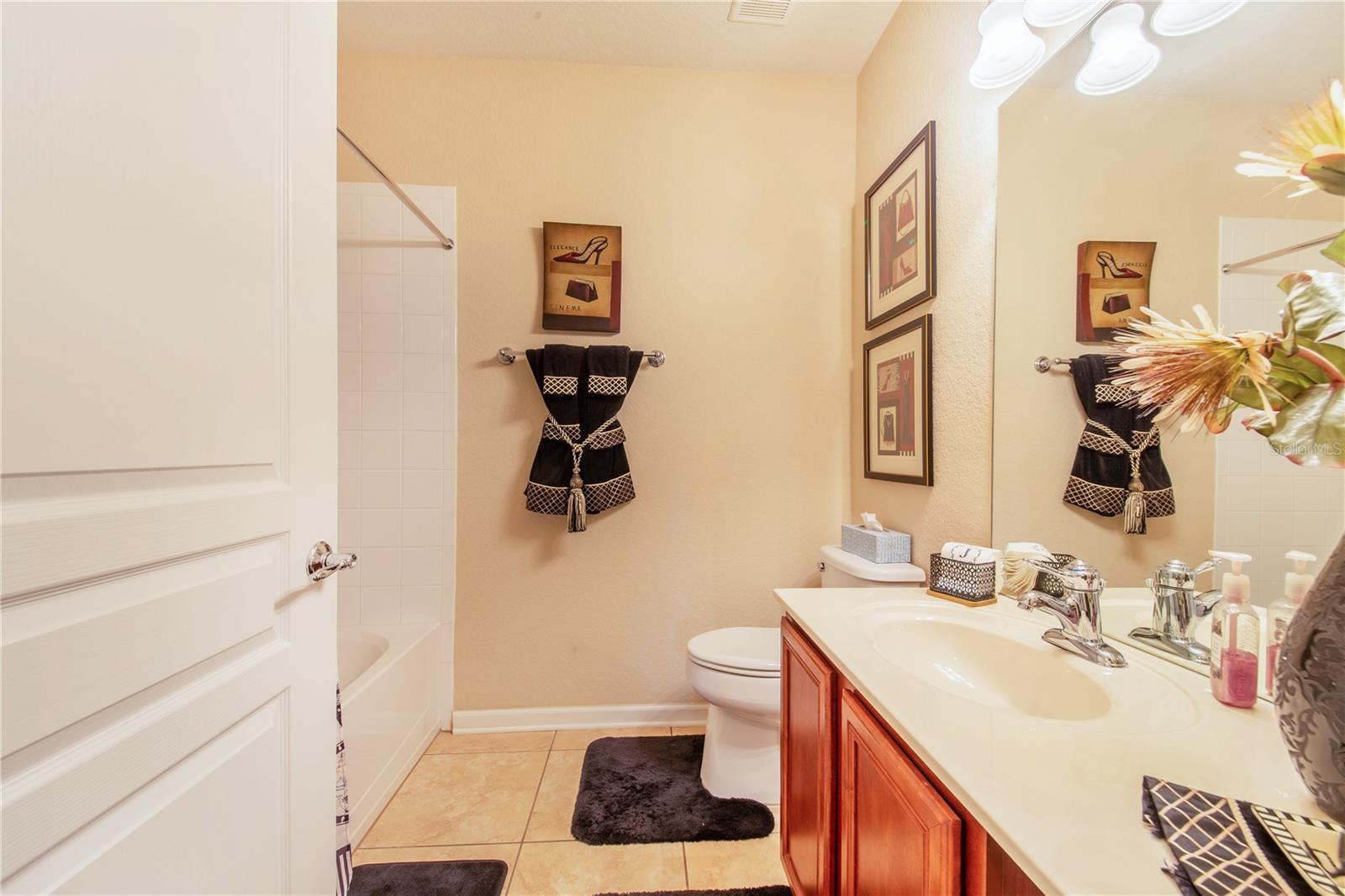 Listing photo id 24 for 1206 Romani Avenue