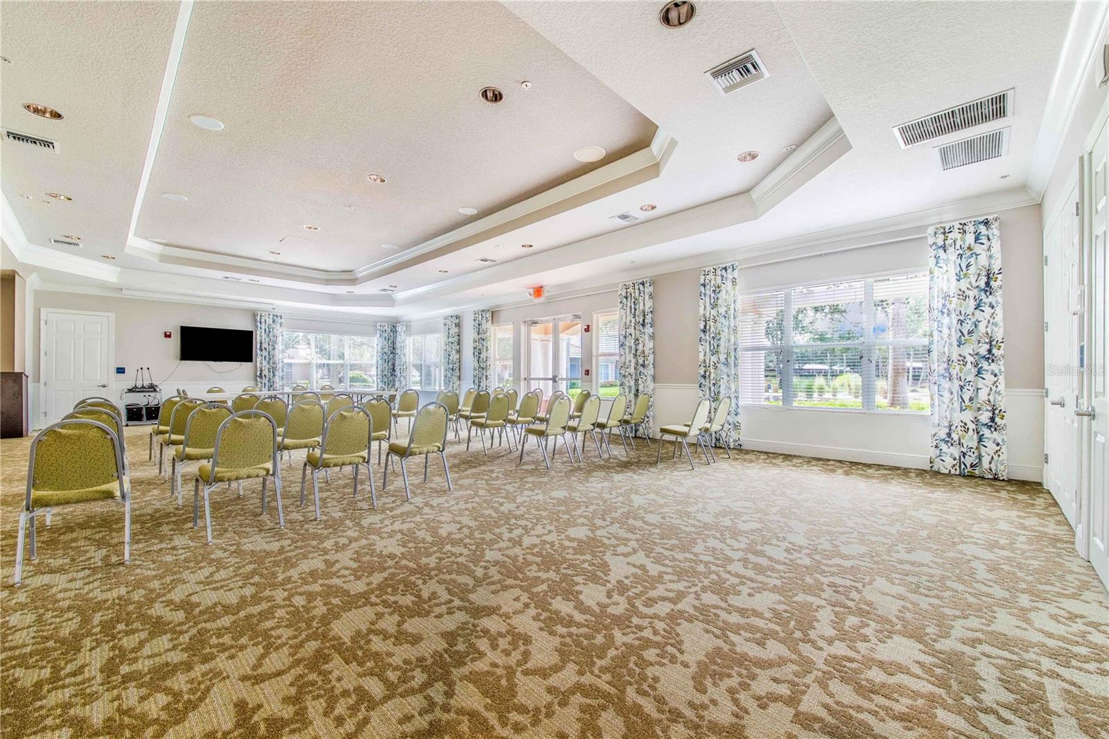 Listing photo id 39 for 1206 Romani Avenue