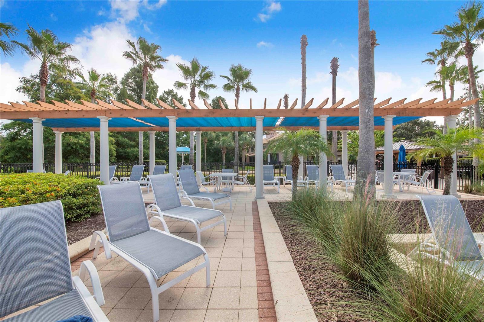 Listing photo id 51 for 1206 Romani Avenue