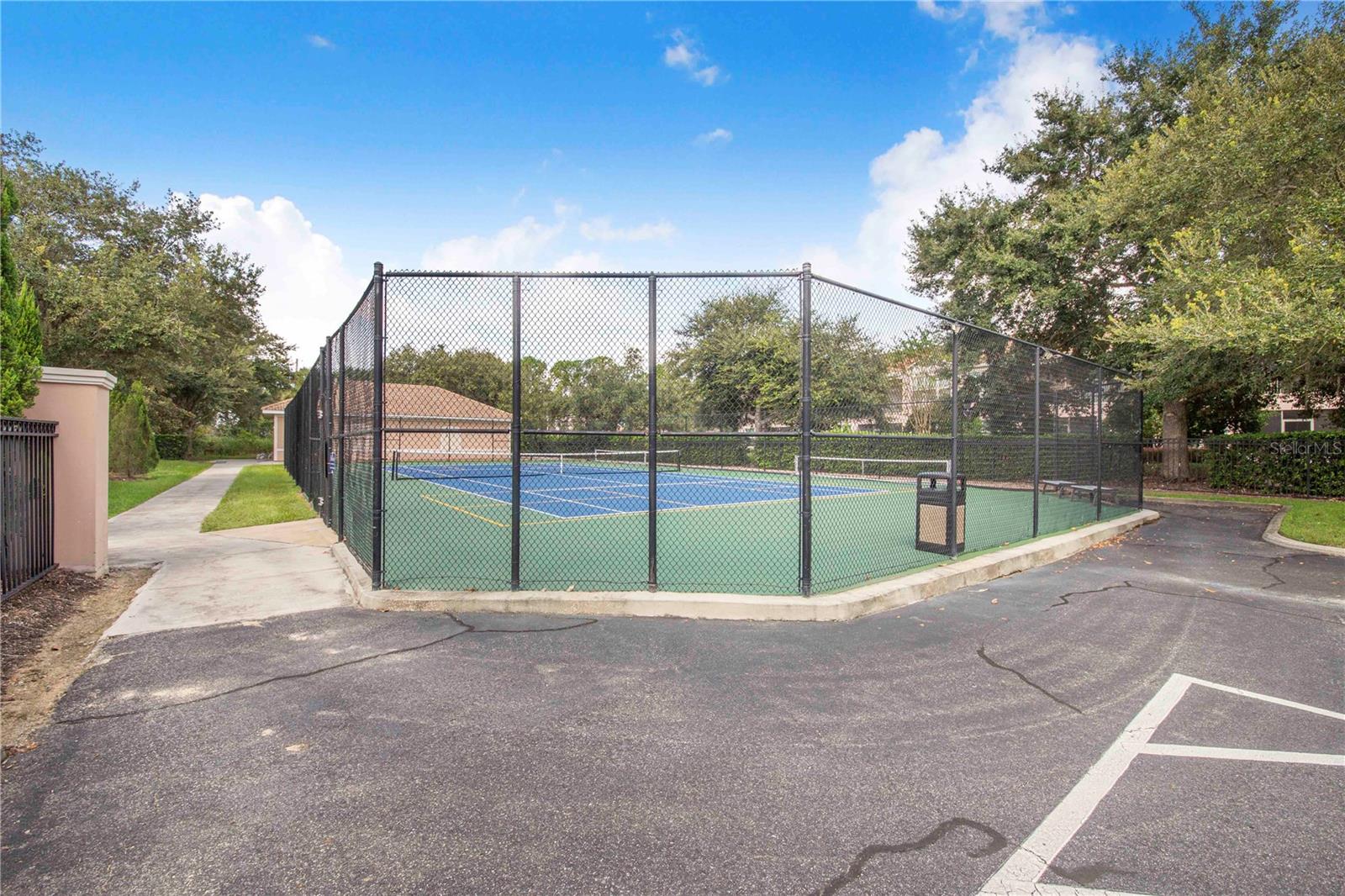 Listing photo id 53 for 1206 Romani Avenue