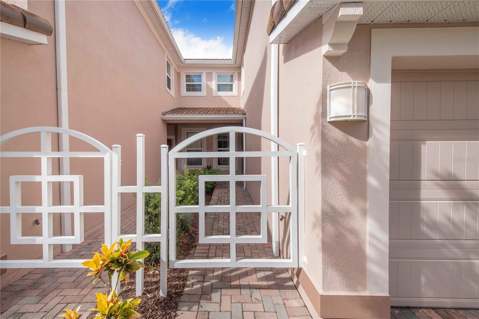 Listing photo id 4 for 1206 Romani Avenue