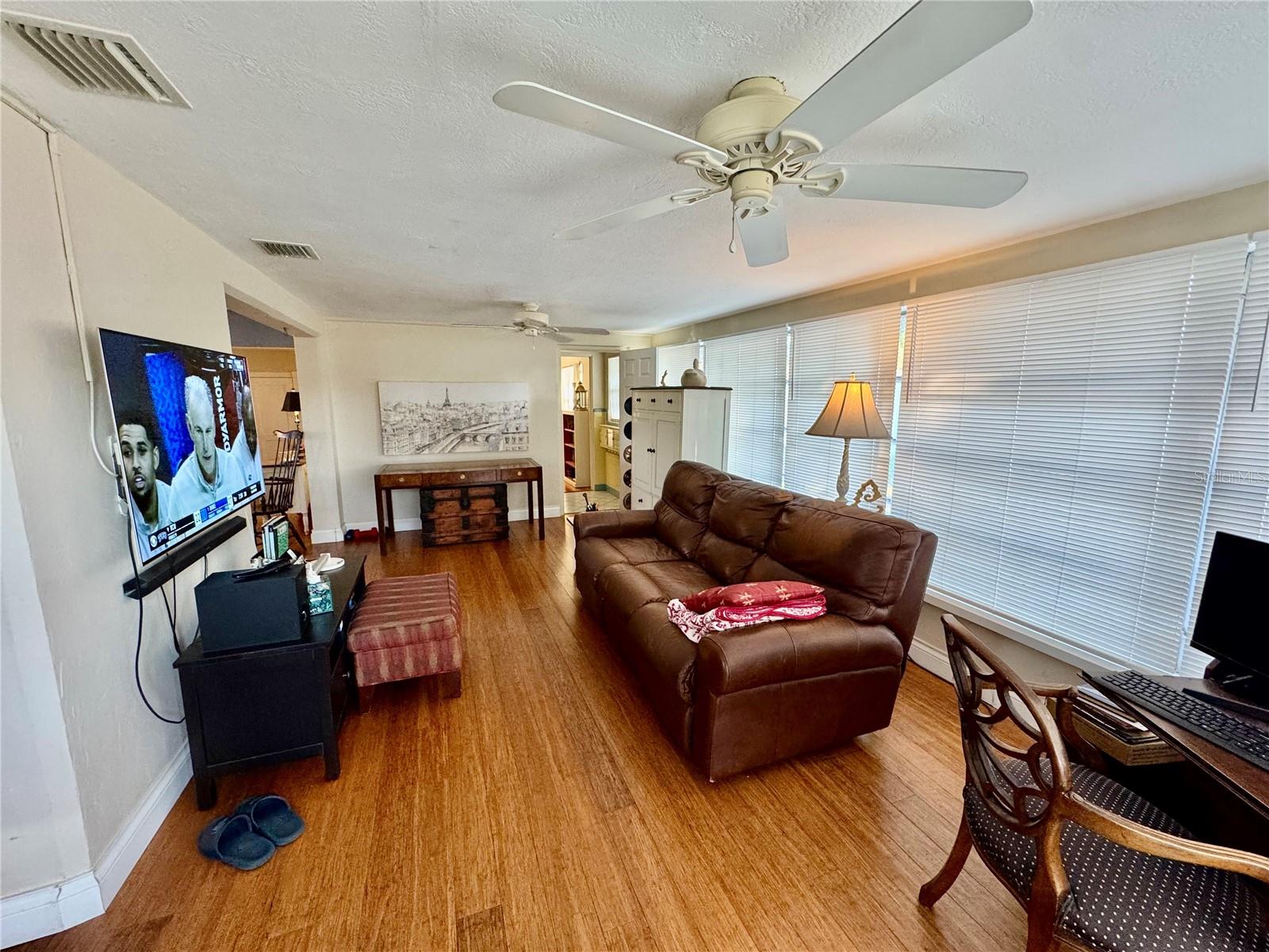 Image 17 of 44 For 4098 21st Avenue N