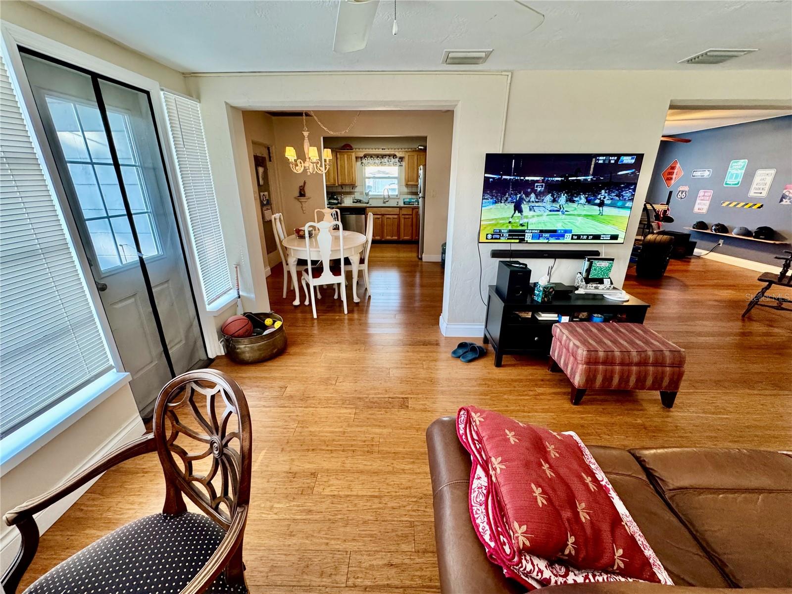 Image 21 of 44 For 4098 21st Avenue N