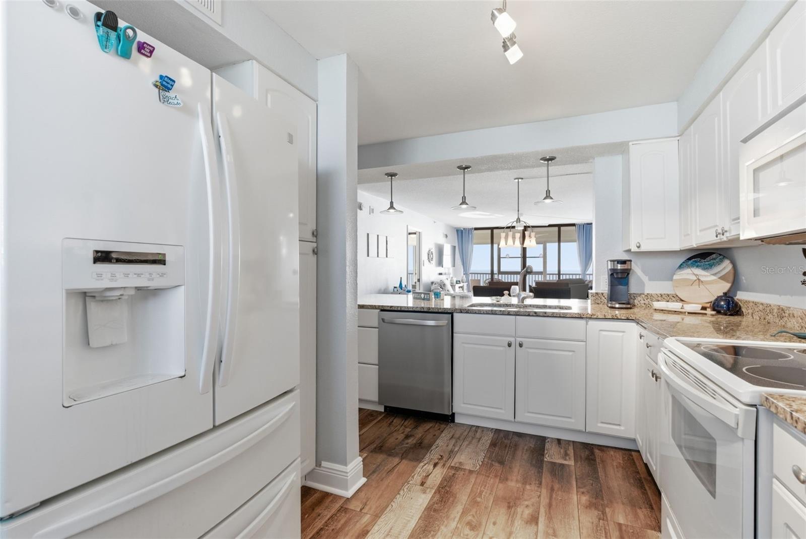 Image 22 of 48 For 15462 Gulf Boulevard 406