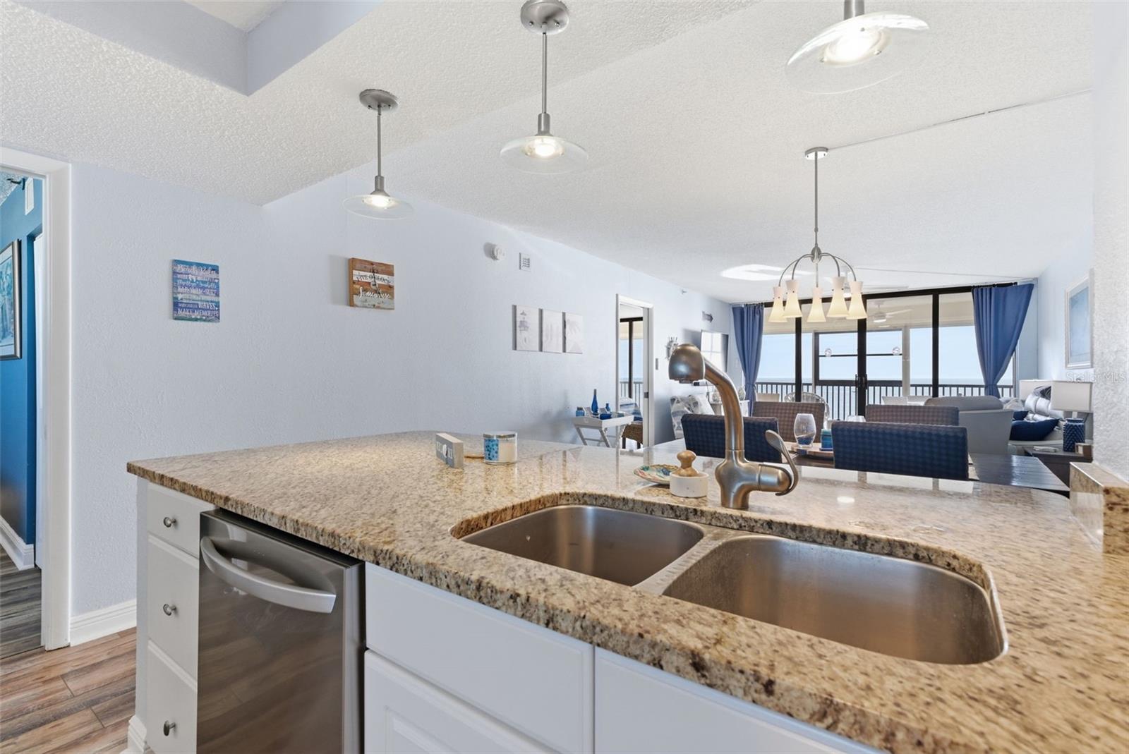 Image 23 of 48 For 15462 Gulf Boulevard 406