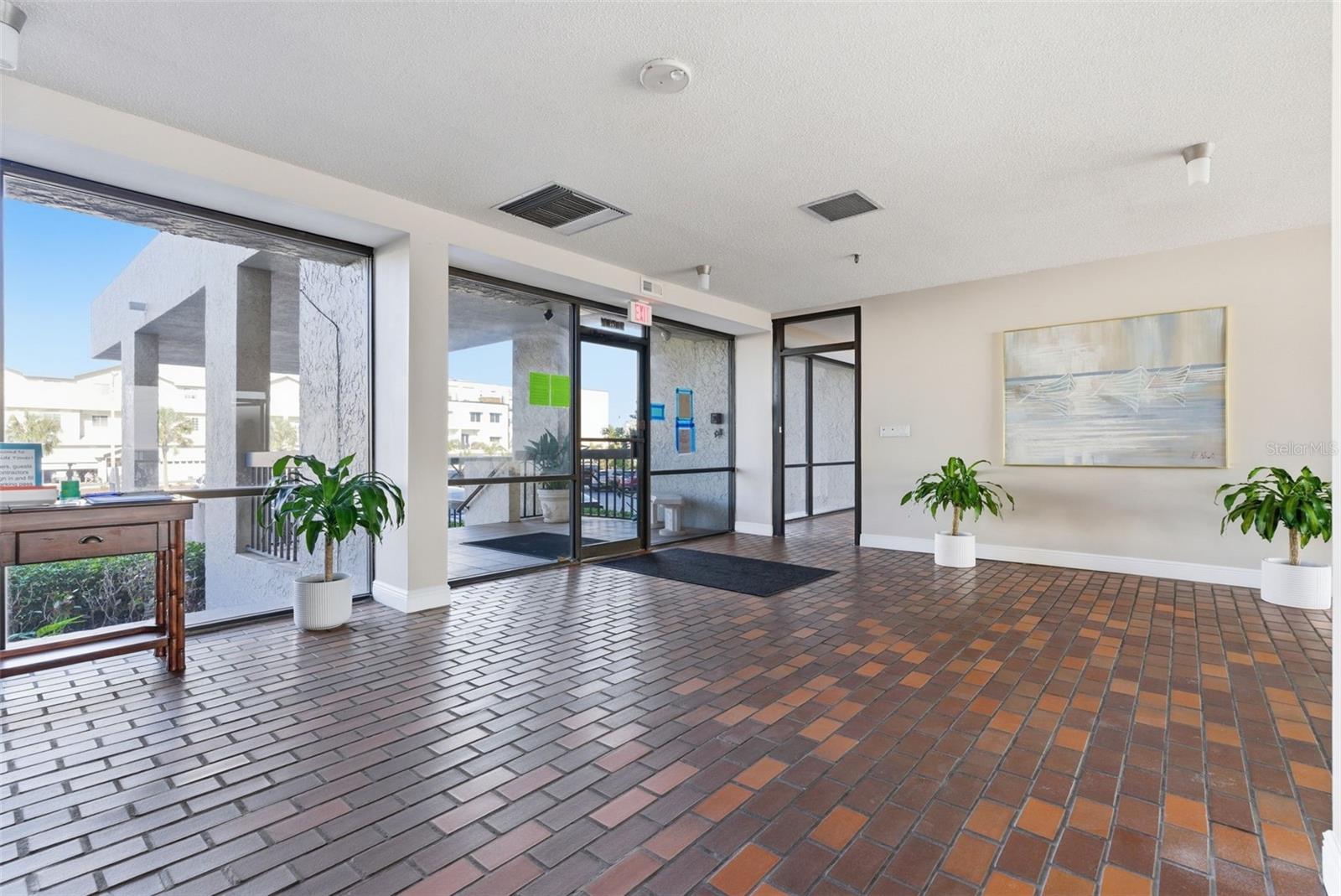 Image 38 of 48 For 15462 Gulf Boulevard 406