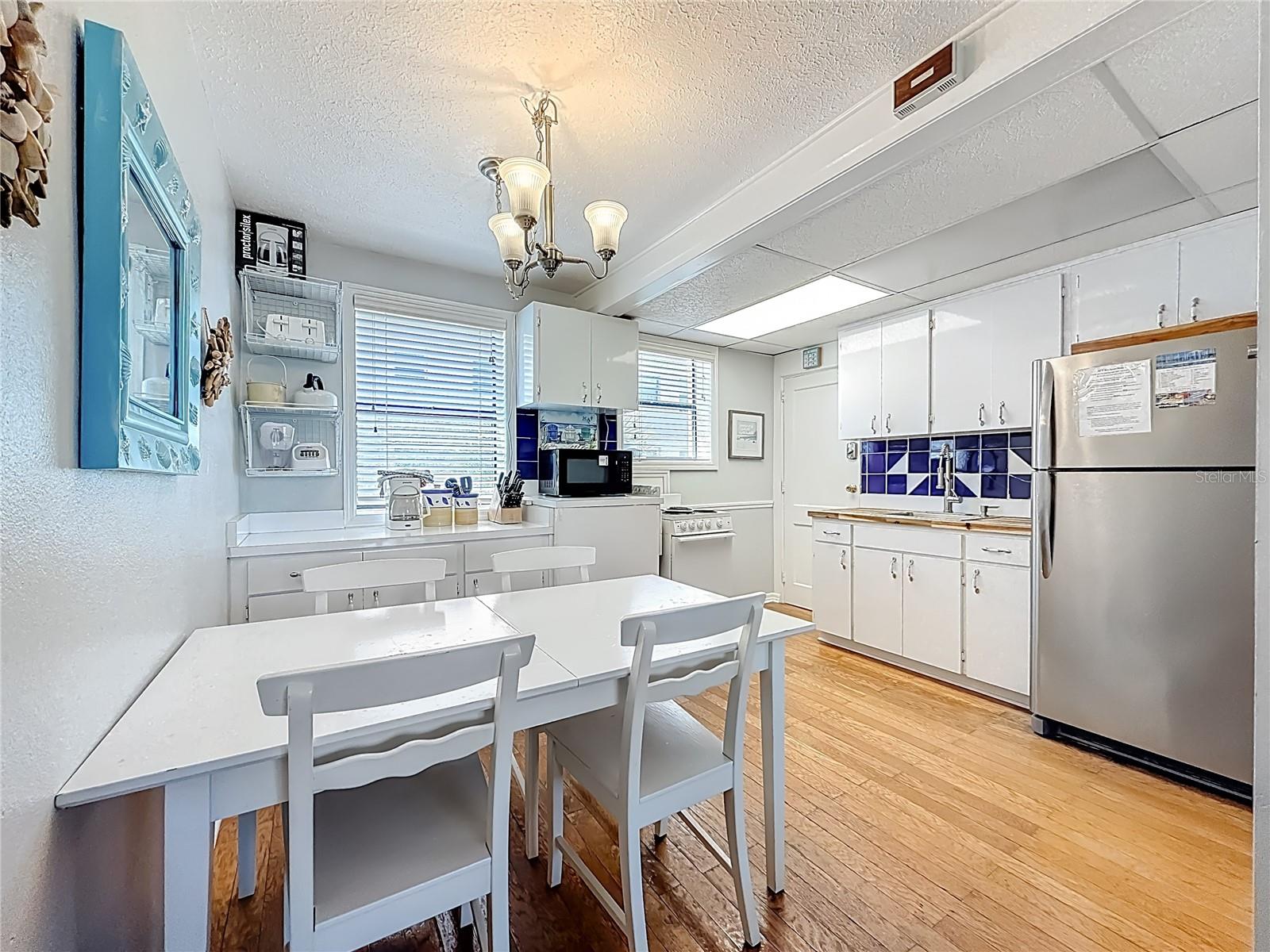 Listing photo id 9 for 6700 Sunset Way 604