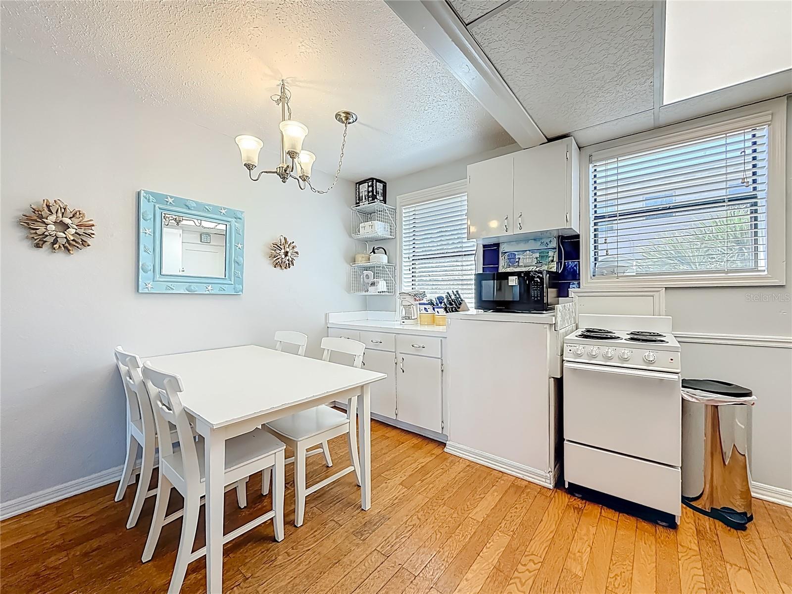 Listing photo id 10 for 6700 Sunset Way 604