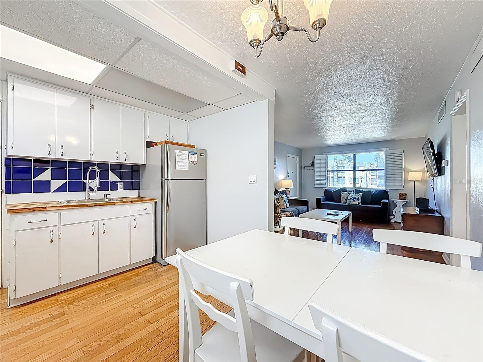 Listing photo id 12 for 6700 Sunset Way 604