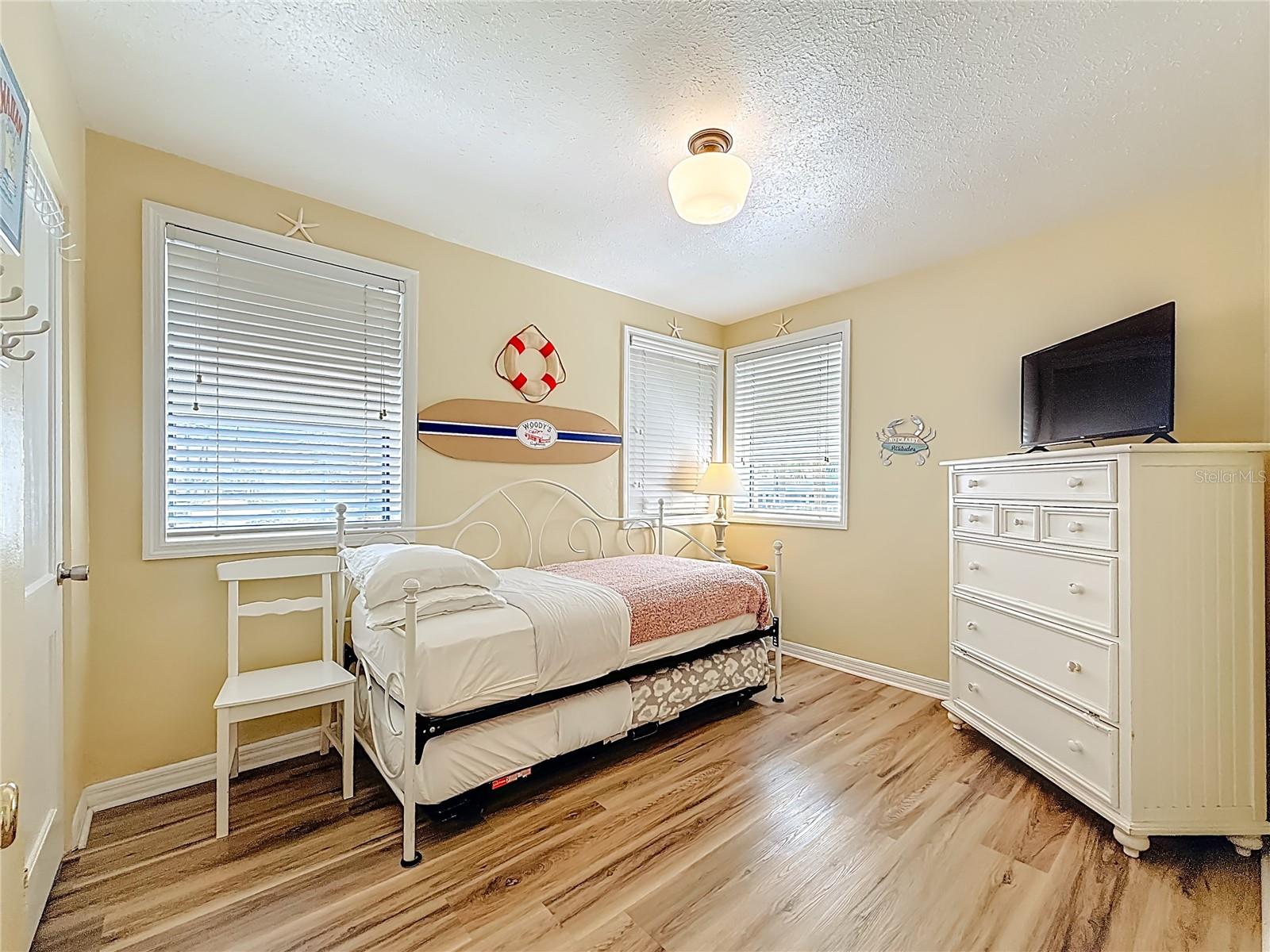 Listing photo id 14 for 6700 Sunset Way 604