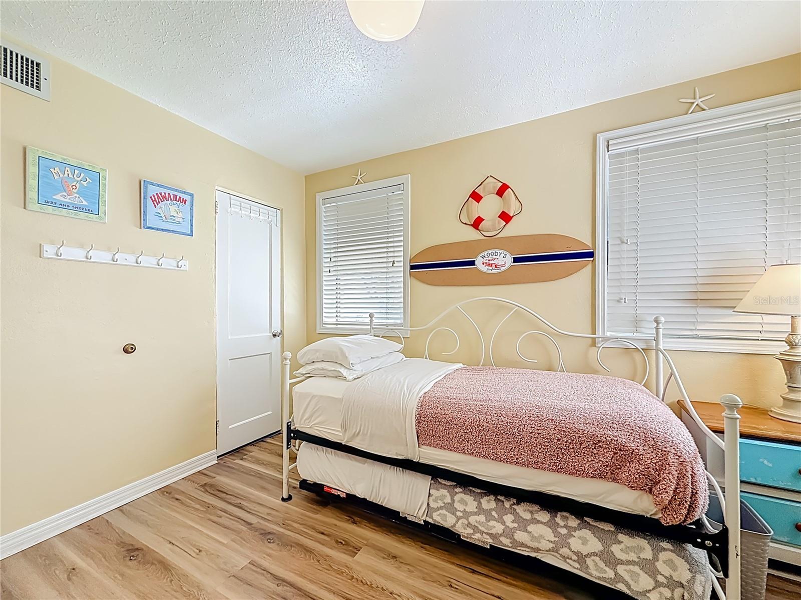 Listing photo id 15 for 6700 Sunset Way 604