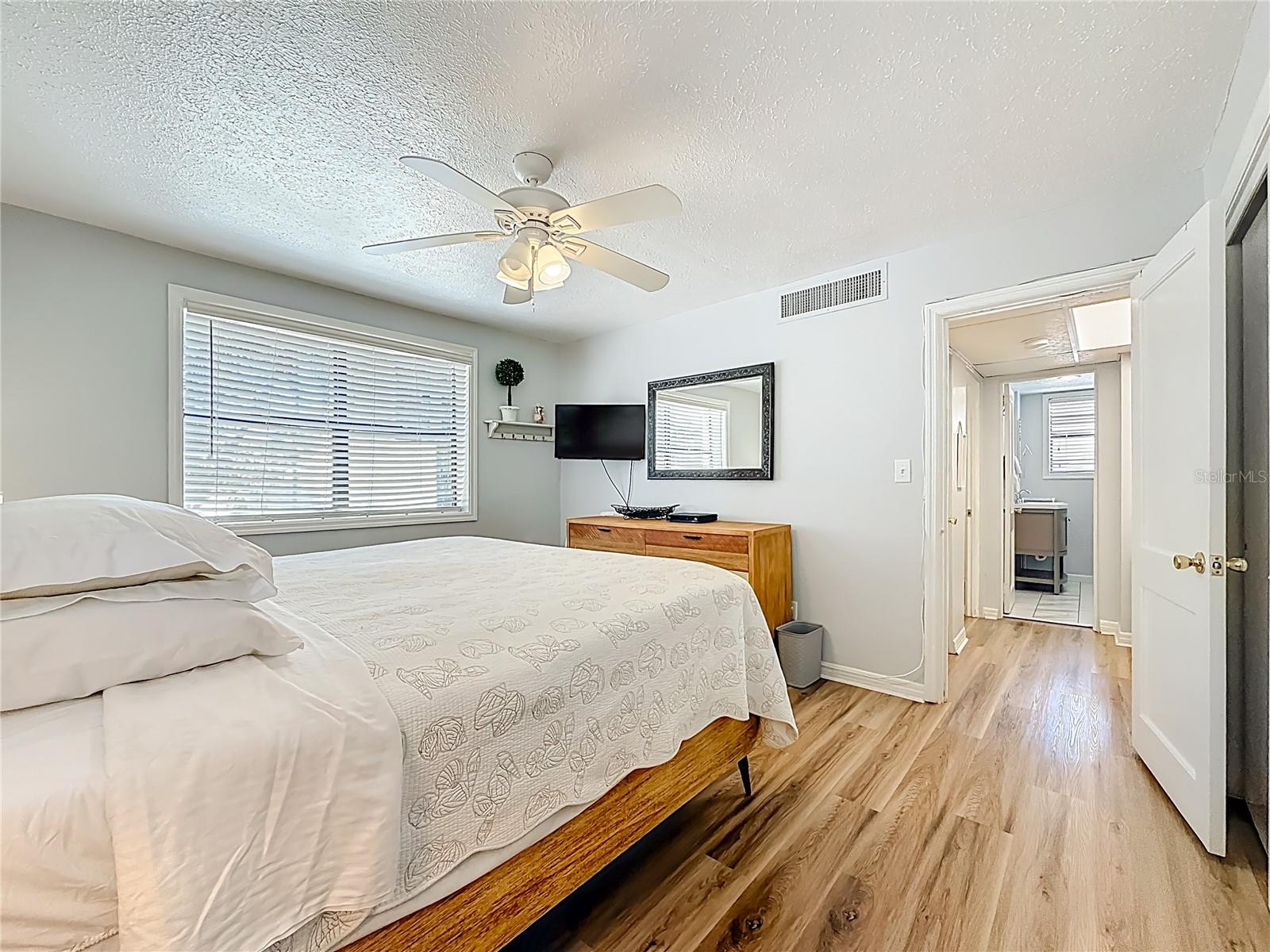 Listing photo id 17 for 6700 Sunset Way 604