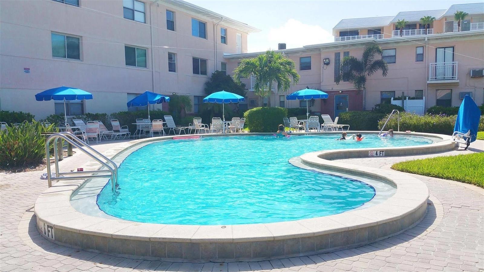 Listing photo id 3 for 6700 Sunset Way 604