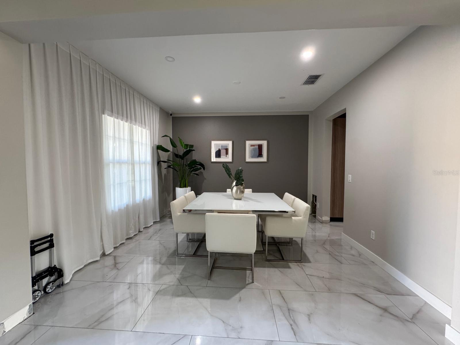 Image 17 of 54 For 14254 Sunridge Boulevard