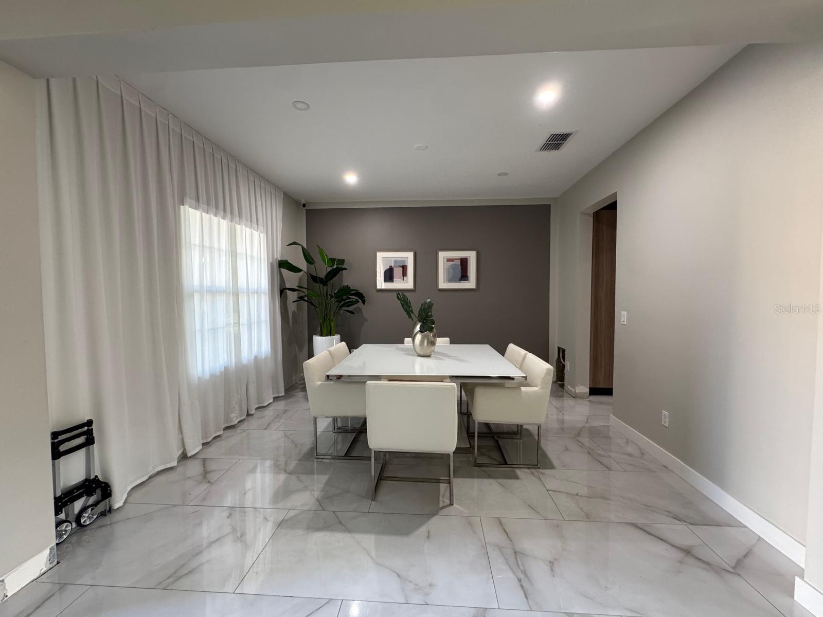 Image 18 of 54 For 14254 Sunridge Boulevard