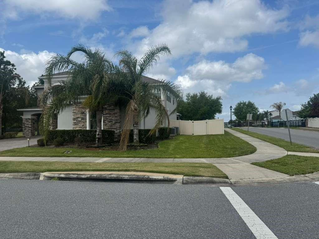 Image 4 of 54 For 14254 Sunridge Boulevard