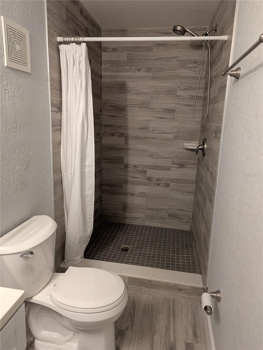 Image 12 of 19 For 3613 Kingston Street N